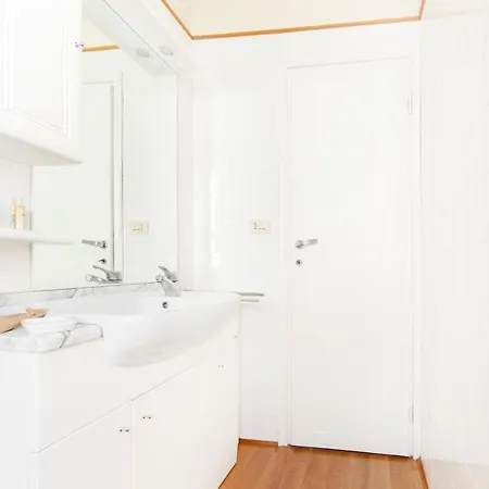 Ur-nest Marconi B Apartment Bologna